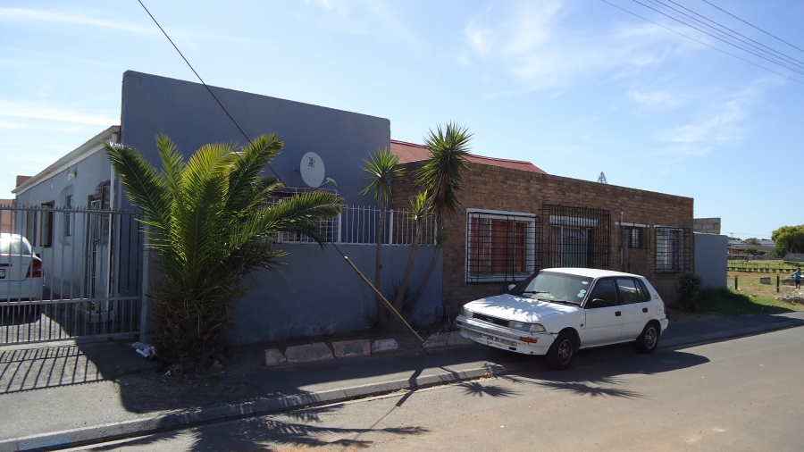 12 Bedroom Property for Sale in Ravensmead Western Cape